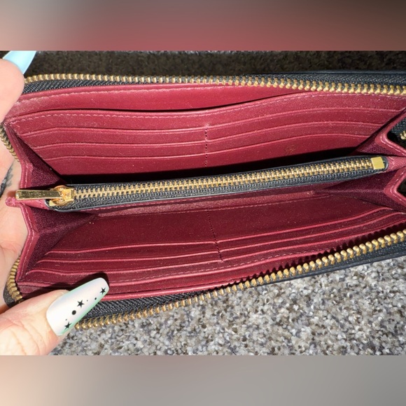 Marc Jacobs black leather zip around walker with lock - Picture 8 of 12